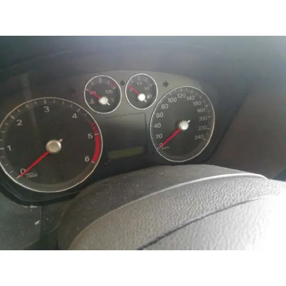 FORD FOCUS BERLINA (CAP) '2005 1.6 TDCI CAT GRIS