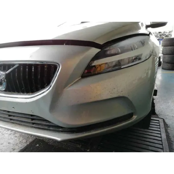 VOLVO V40 '2017 KINETIC CHAMPANG CLARO