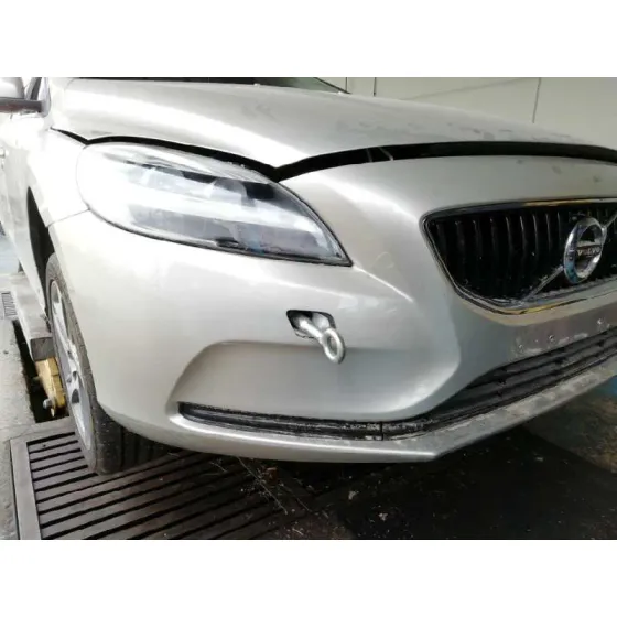 VOLVO V40 '2017 KINETIC CHAMPANG CLARO