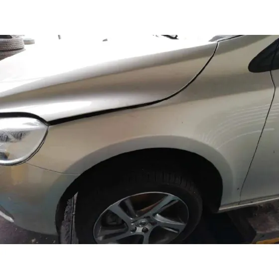 VOLVO V40 '2017 KINETIC CHAMPANG CLARO