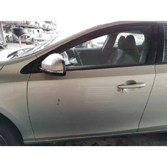 VOLVO V40 '2017 KINETIC CHAMPANG CLARO