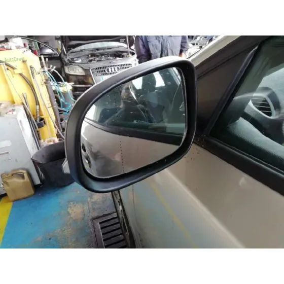 VOLVO V40 '2017 KINETIC CHAMPANG CLARO
