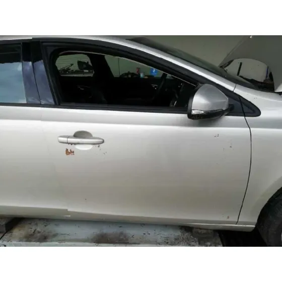 VOLVO V40 '2017 KINETIC CHAMPANG CLARO