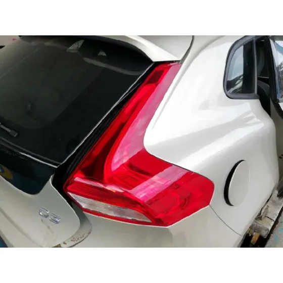 VOLVO V40 '2017 KINETIC CHAMPANG CLARO