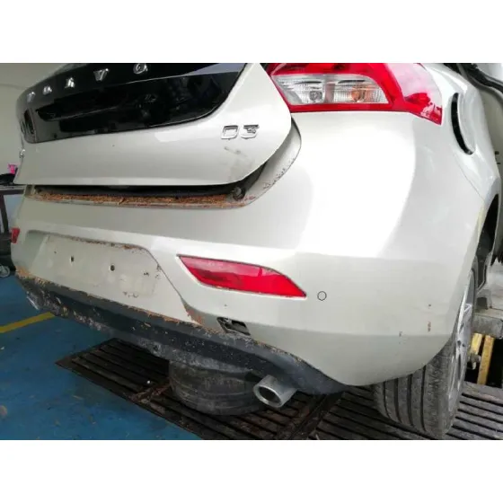VOLVO V40 '2017 KINETIC CHAMPANG CLARO