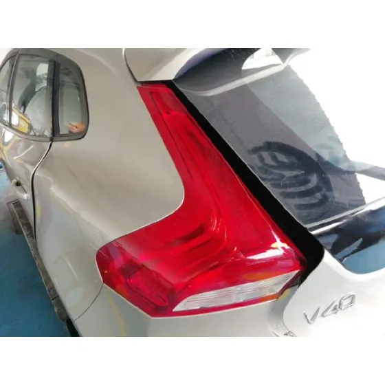 VOLVO V40 '2017 KINETIC CHAMPANG CLARO