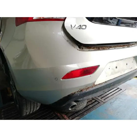 VOLVO V40 '2017 KINETIC CHAMPANG CLARO