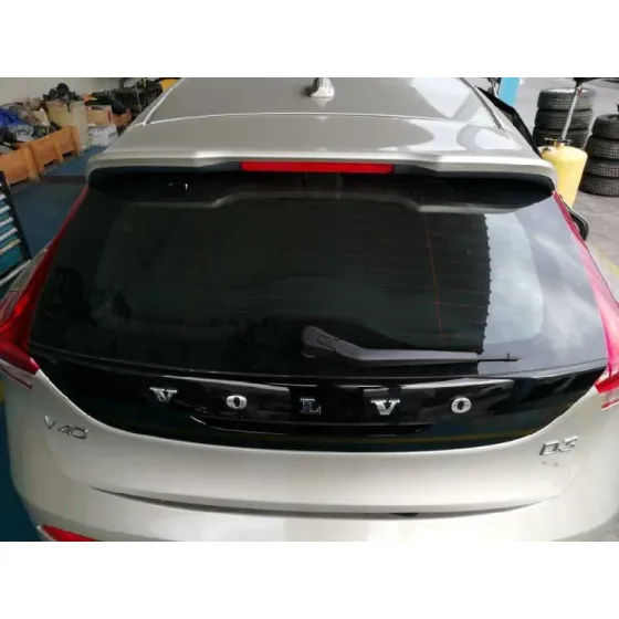 VOLVO V40 '2017 KINETIC CHAMPANG CLARO