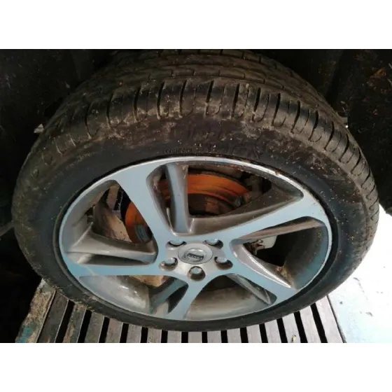 VOLVO V40 '2017 KINETIC CHAMPANG CLARO