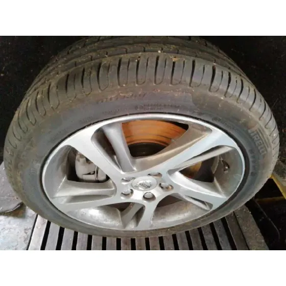 VOLVO V40 '2017 KINETIC CHAMPANG CLARO