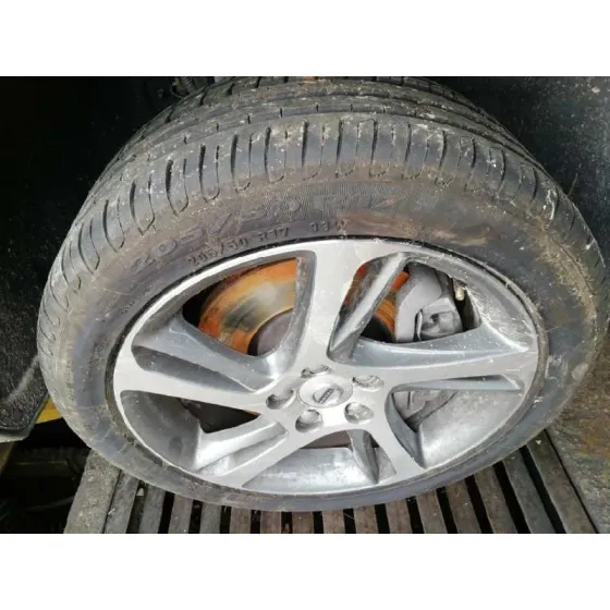 VOLVO V40 '2017 KINETIC CHAMPANG CLARO