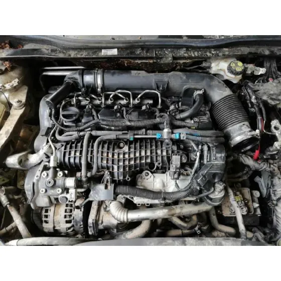 VOLVO V40 '2017 KINETIC CHAMPANG CLARO