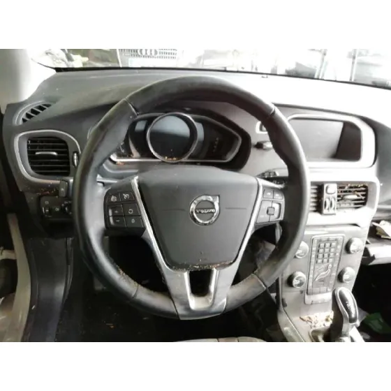 VOLVO V40 '2017 KINETIC CHAMPANG CLARO