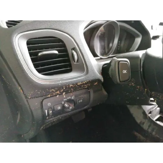 VOLVO V40 '2017 KINETIC CHAMPANG CLARO