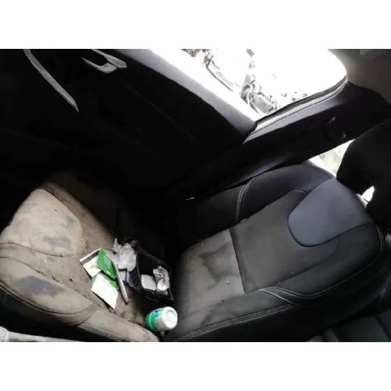 VOLVO V40 '2017 KINETIC CHAMPANG CLARO