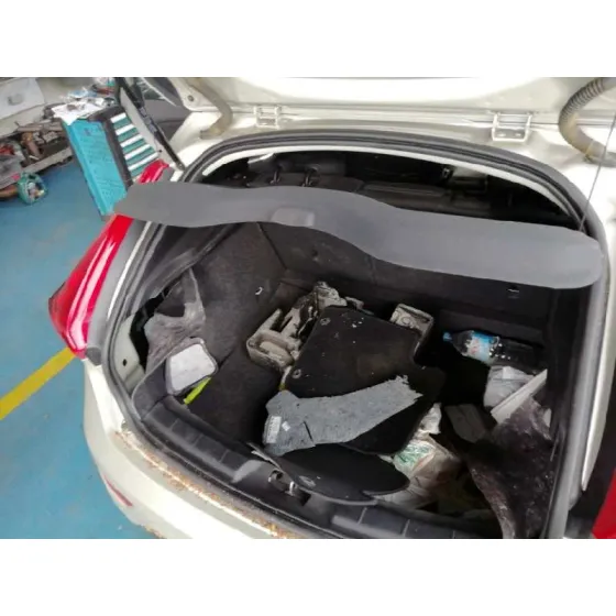 VOLVO V40 '2017 KINETIC CHAMPANG CLARO