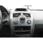 RENAULT MEGANE II CLASSIC BERLINA RENAULT MEGANE II CLASSIC BERLINA '2004 CONFORT AUTHENTIQUE NEGRO 2003