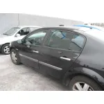 RENAULT MEGANE II CLASSIC BERLINA RENAULT MEGANE II CLASSIC BERLINA '2004 CONFORT AUTHENTIQUE NEGRO 2003