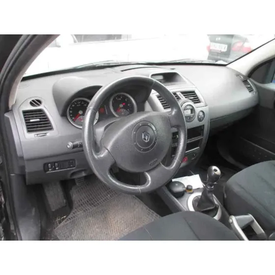 RENAULT MEGANE II CLASSIC BERLINA '2004 CONFORT AUTHENTIQUE NEGRO