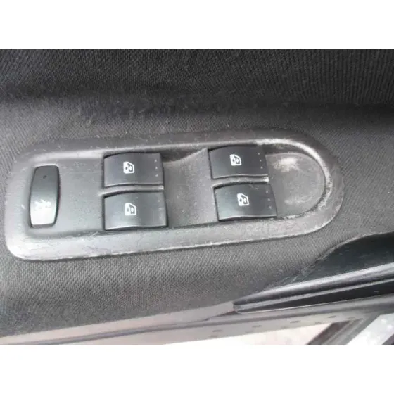 RENAULT MEGANE II CLASSIC BERLINA '2004 CONFORT AUTHENTIQUE NEGRO
