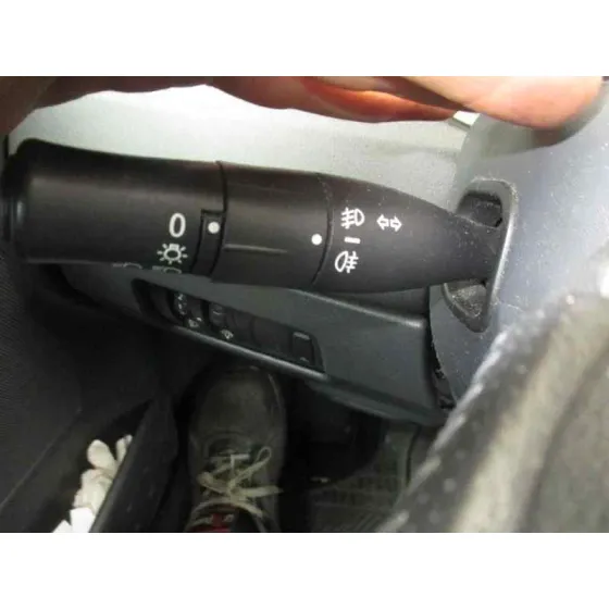 RENAULT MEGANE II CLASSIC BERLINA '2004 CONFORT AUTHENTIQUE NEGRO
