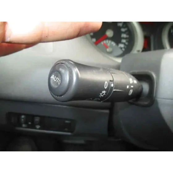RENAULT MEGANE II CLASSIC BERLINA '2004 CONFORT AUTHENTIQUE NEGRO