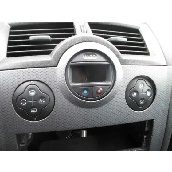 RENAULT MEGANE II CLASSIC BERLINA '2004 CONFORT AUTHENTIQUE NEGRO