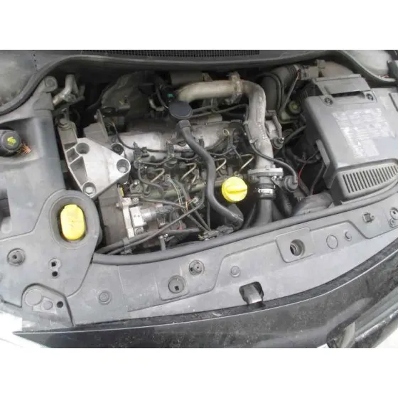 RENAULT MEGANE II CLASSIC BERLINA '2004 CONFORT AUTHENTIQUE NEGRO