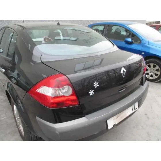 RENAULT MEGANE II CLASSIC BERLINA '2004 CONFORT AUTHENTIQUE NEGRO
