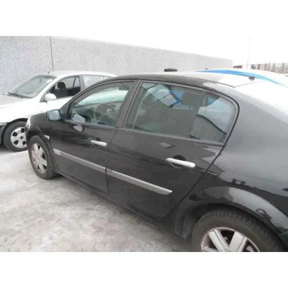 RENAULT MEGANE II CLASSIC BERLINA '2004 CONFORT AUTHENTIQUE NEGRO