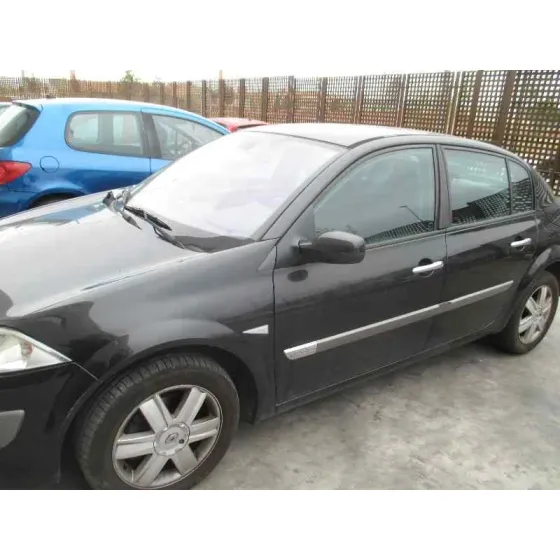 RENAULT MEGANE II CLASSIC BERLINA '2004 CONFORT AUTHENTIQUE NEGRO