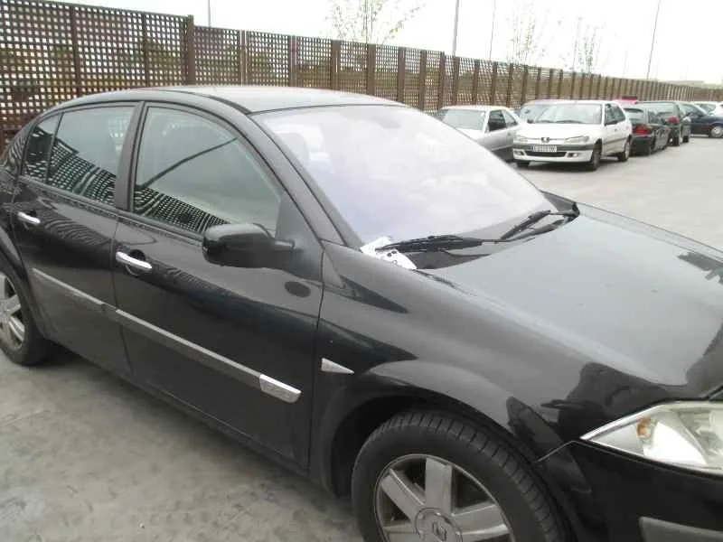 RENAULT MEGANE II CLASSIC BERLINA '2004 CONFORT AUTHENTIQUE NEGRO