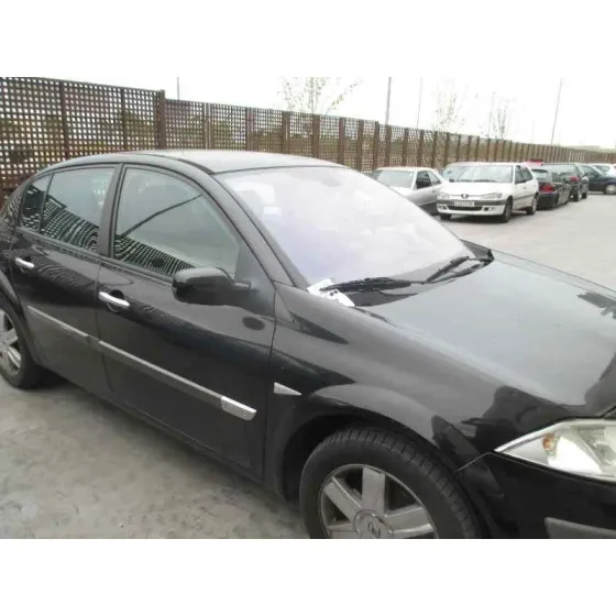 RENAULT MEGANE II CLASSIC BERLINA '2004 CONFORT AUTHENTIQUE NEGRO