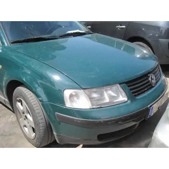 VOLKSWAGEN PASSAT BERLINA (3B2) '1998 BASICO VERDE