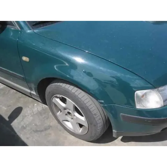 VOLKSWAGEN PASSAT BERLINA (3B2) '1998 BASICO VERDE