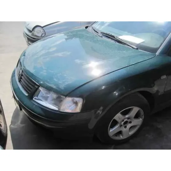 VOLKSWAGEN PASSAT BERLINA (3B2) '1998 BASICO VERDE