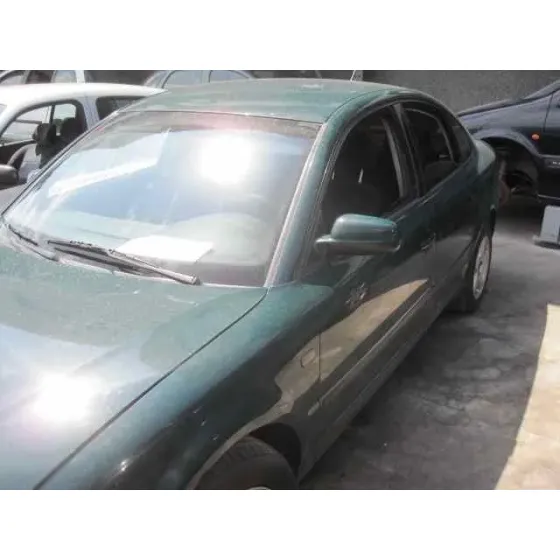 VOLKSWAGEN PASSAT BERLINA (3B2) '1998 BASICO VERDE