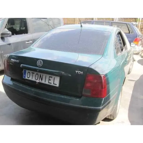 VOLKSWAGEN PASSAT BERLINA (3B2) '1998 BASICO VERDE