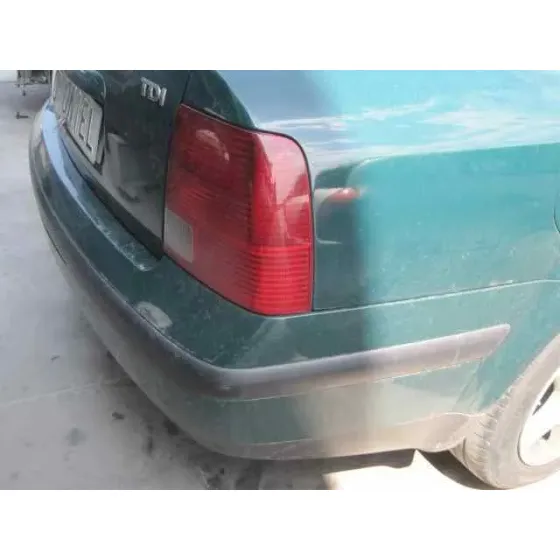 VOLKSWAGEN PASSAT BERLINA (3B2) '1998 BASICO VERDE