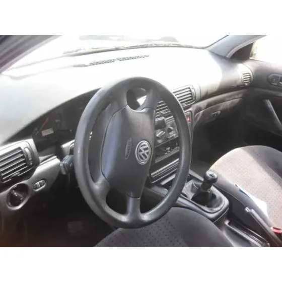 VOLKSWAGEN PASSAT BERLINA (3B2) '1998 BASICO VERDE