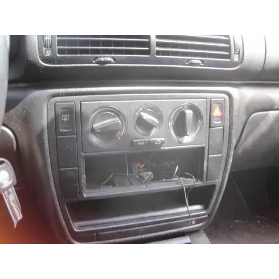 VOLKSWAGEN PASSAT BERLINA (3B2) '1998 BASICO VERDE