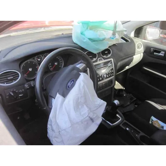FORD FOCUS BERLINA (CAP) '2008 AMBIENTE (D) ROJO