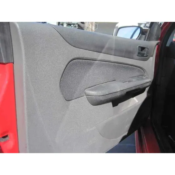 FORD FOCUS BERLINA (CAP) '2008 AMBIENTE (D) ROJO