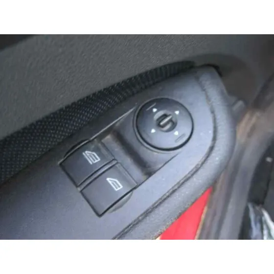 FORD FOCUS BERLINA (CAP) '2008 AMBIENTE (D) ROJO