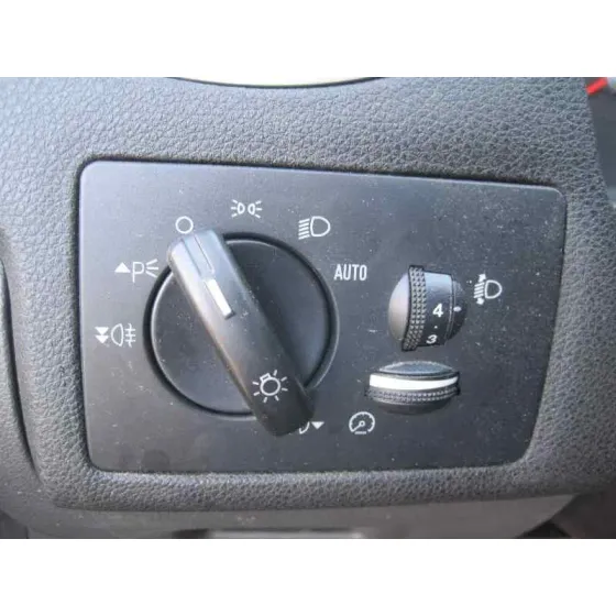 FORD FOCUS BERLINA (CAP) '2008 AMBIENTE (D) ROJO