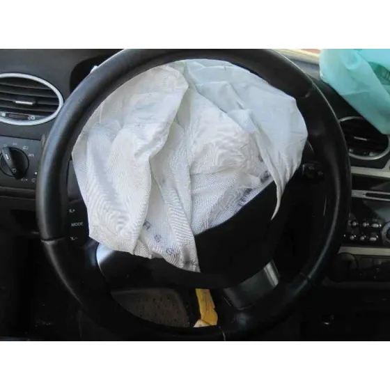 FORD FOCUS BERLINA (CAP) '2008 AMBIENTE (D) ROJO