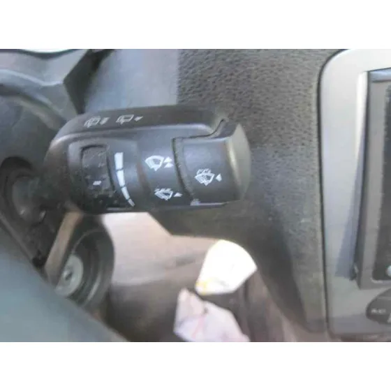 FORD FOCUS BERLINA (CAP) '2008 AMBIENTE (D) ROJO