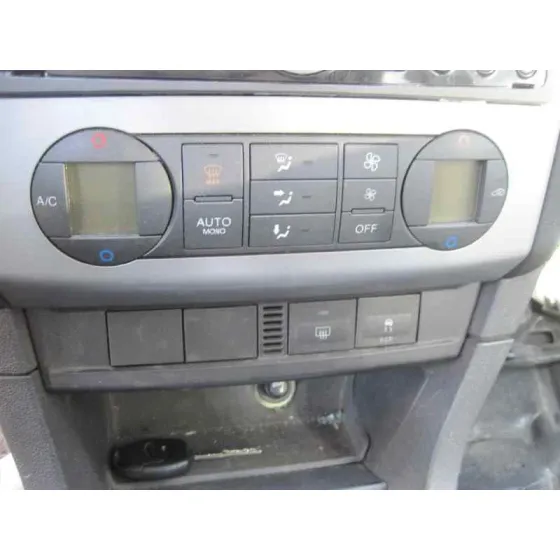 FORD FOCUS BERLINA (CAP) '2008 AMBIENTE (D) ROJO