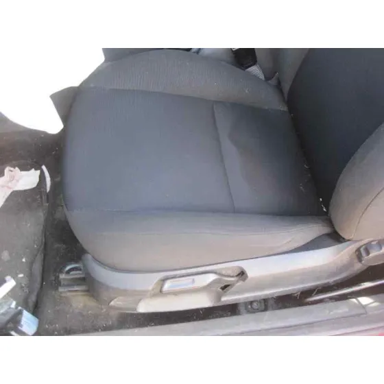 FORD FOCUS BERLINA (CAP) '2008 AMBIENTE (D) ROJO