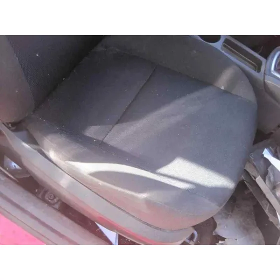 FORD FOCUS BERLINA (CAP) '2008 AMBIENTE (D) ROJO